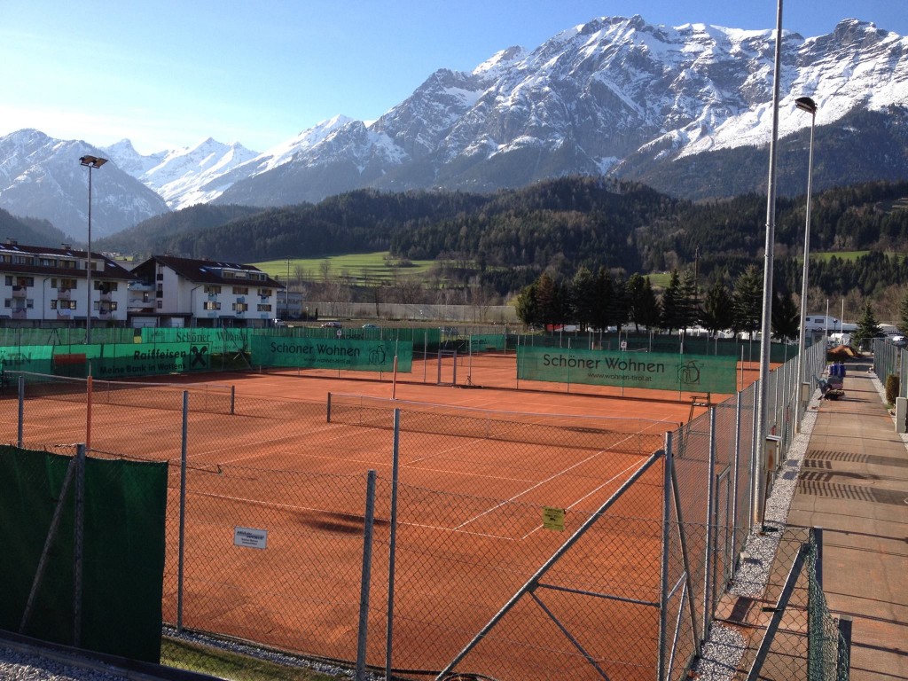 Tennisanlage rot